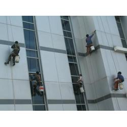 專業高效，煥新城市天際線——張家港芳旭保潔服務公司玻璃幕墻清洗與保潔服務全解析